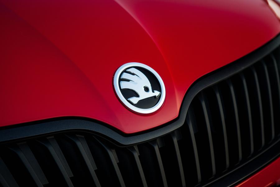 Логотип Skoda Rapid Monte Carlo 2017 года  (WW) (фото 26 из 42)